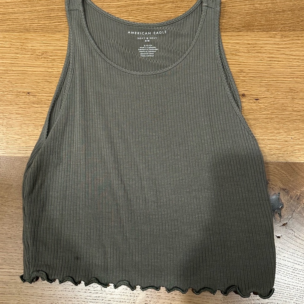 American Eagle crop top!